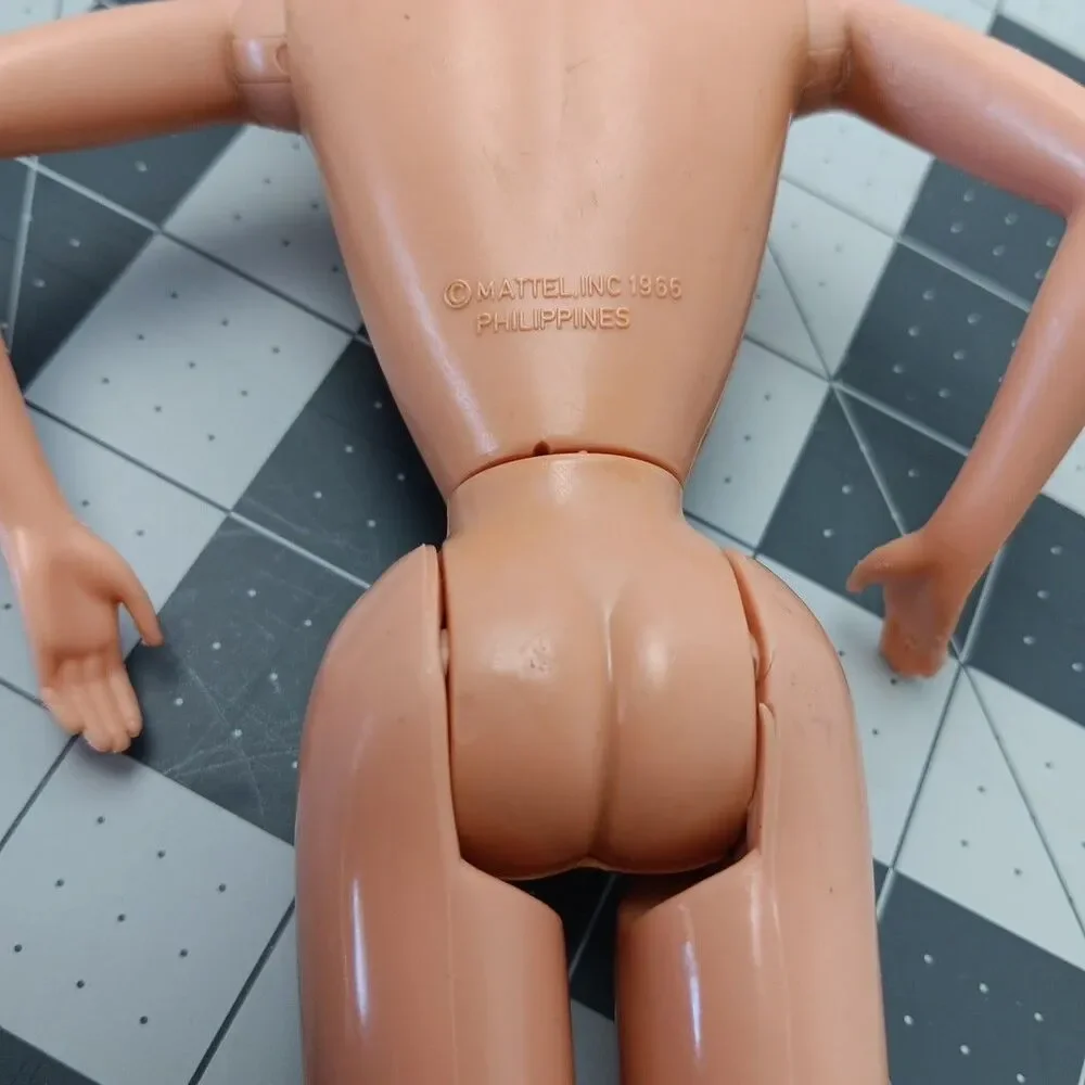 Barbie Vintage Twist and Turn Blonde Blue Eyes Damaged Nude Clicking Knees